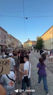 Во Львове «картонные протесты» перешли в «картонный марш»