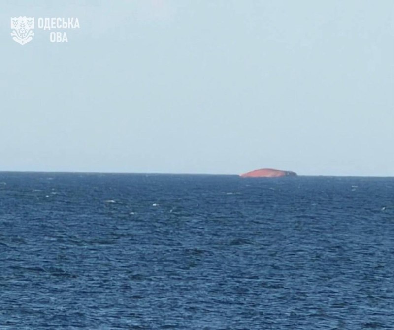 В Черном море затонуло судно, атакованное ранее ВС РФ: погибли 10 человек