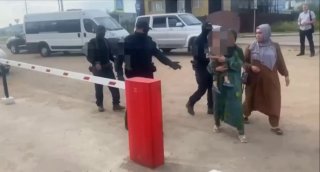 В Улан-Удэ семьи мигрантов депортировали в Таджикистан за осквернение Вечного огня