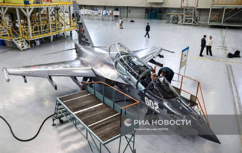Путин ознакомился с ходом модернизации самолета Як-130М