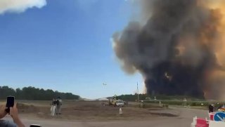Крупный лесной пожар бушует в 60 км от французской АЭС