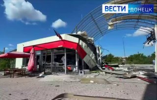 В сети публикуют последствия ночной атаки БПЛА на заправку в Мариуполе