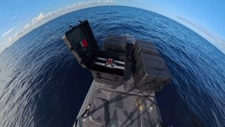 Компания BlackSea представила систему запуска оптоволоконных FPV-дронов с безэкипажного катера