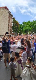 В Португалии собрались тысячи людей, чтобы посмотреть на свадьбу Криштиану Роналду, но ошиблись с адресом