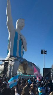 В Аргентине открыли гигантскую статую Лионеля Месси