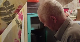 Волгоградский пенсионер показал ружье, возвращенное после отмены штрафа за стрельбу по БПЛА
