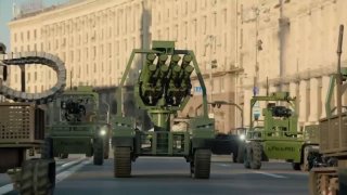 В Киеве на параде в честь Дня независимости впервые массово представили робототехнику и БПЛА