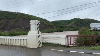 Мощные ливни затопили районы Сахалина и смыли базу отдыха — двое туристов пропали