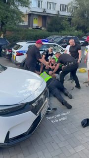 В Киеве полиция пыталась задержать инвалидов из ВСУ, но получила отпор