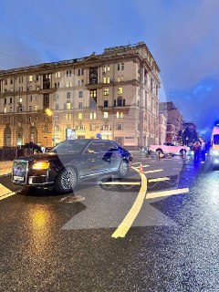 В Москве автомобиль Леонида Слуцкого столкнулся с мотоциклом, погибла девушка