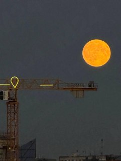 Над столицей взошла «Осетровая Луна»