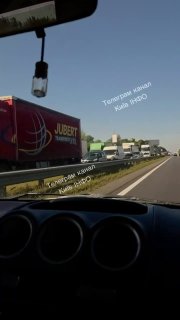 На въезде в Киев со стороны Житомирской трассы образовалась большая пробка из фур