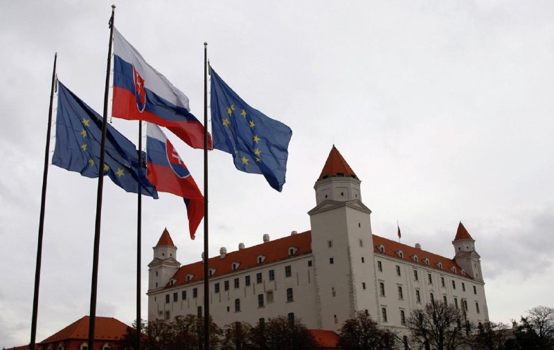 Словакия стремится восстановить диалог с РФ на фоне запрета ЕС на импорт российского газа