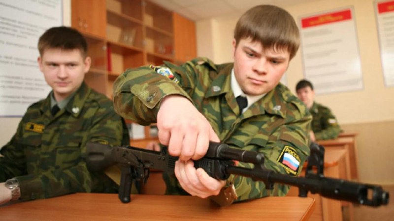 Школьникам значительно усилят военную подготовку — Минпросвещения РФ