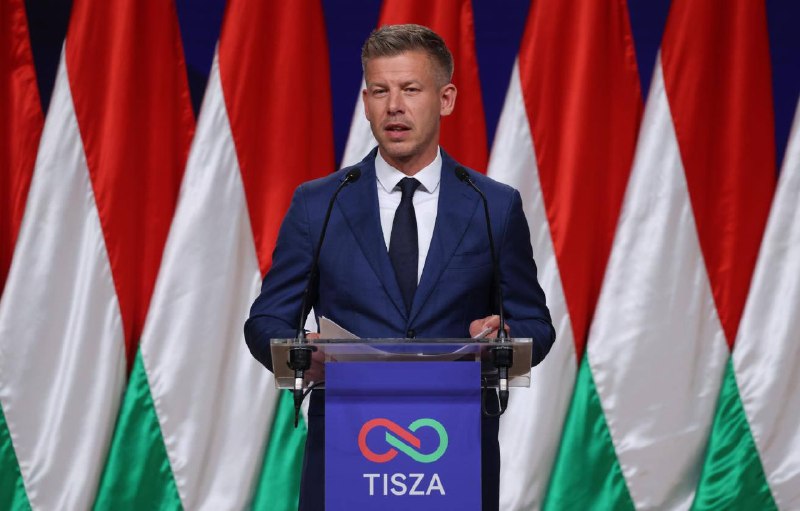 Неизвестный облил вином премьера Венгрии