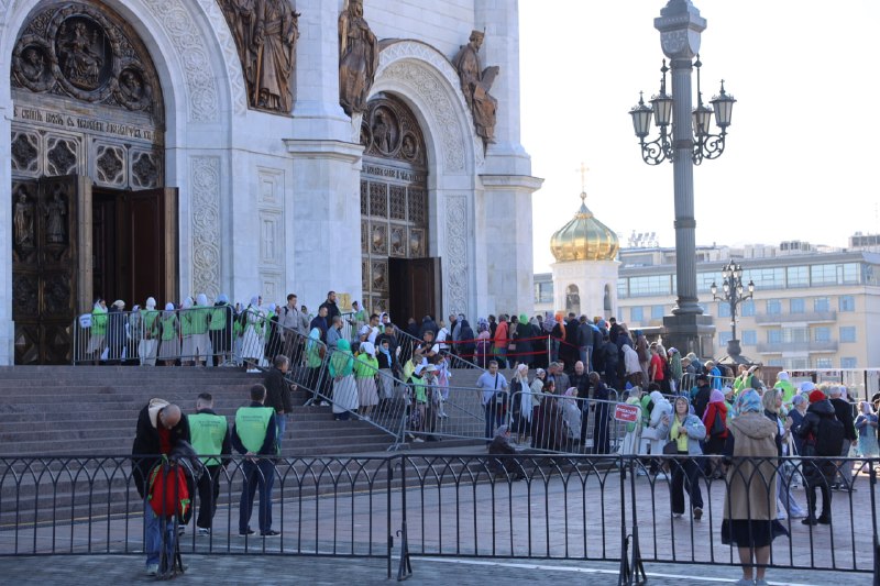 В Москве собралась огромная очередь к мощам святого Спиридона