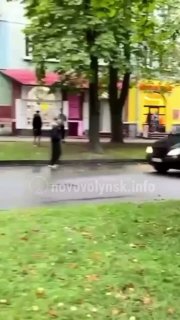 В Нововолынске очевидцы сняли момент силового задержания мужчины людьми в военной форме