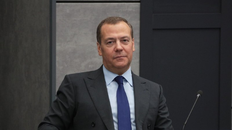 Медведев: «Единой России» предстоит воплощать в жизнь президентские решения