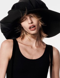 Новый материал Каролины Спаковски для AnOther Magazine