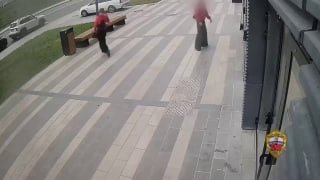 В центре Москвы задержаны шестеро подростков, напавших на охранников с баллончиком и сигнальным пистолетом