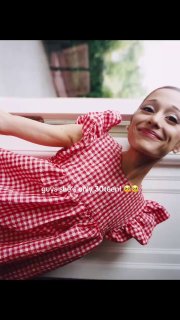 Ариана Гранде строит из себя ребенка при том, что ей 30 лет?