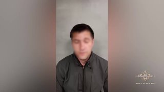Мужчина напал на девушку в метро Москвы и плюнул в форточку уходящего поезда