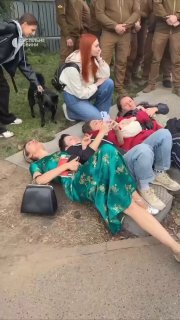 В Киеве представители «Муниципальной варты» силой разогнали протестующих женщин против вырубки парка