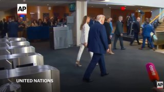 Трамп рассказал, как супруга помогла ему удержаться на эскалаторе в ООН