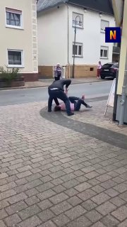 В немецком городе Кирберг группа лиц отбилась от нападения мигранта с помощью подручных средств