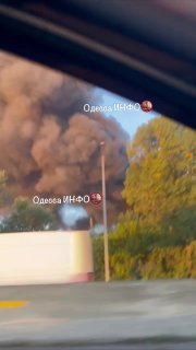 В селе под Одессой из-за пожара на складах «Новой почты» виден сильный дым