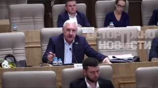 В Екатеринбурге депутат потребовал снести спортивную площадку ради платной парковки