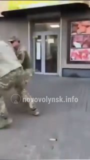 Мужчина с пистолетом помешал сотрудникам ТЦК задержать жителя Нововолынска