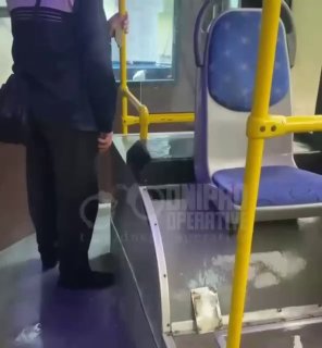 В Днепропетровске пассажиры автобусов страдают от протекающих салонов из-за ветхости транспорта