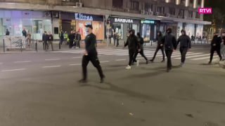 Напряженная обстановка у здания парламента в Белграде