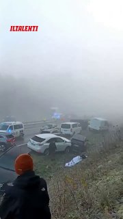 В Финляндии произошло крупное ДТП с участием более 50 автомобилей из-за тумана и гололеда.