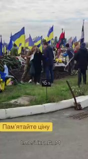 На Украине ежедневно хоронят сотни погибших солдат ВСУ.