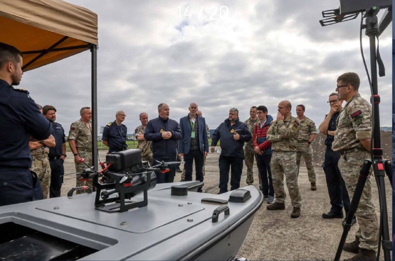 ВМФ Великобритании испытали беспилотные катера на учениях Trident Sprint 1