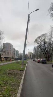 В Петербурге просел грунт возле фонаря на улице Константинова
