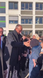 Посещение канцлера Германии вызвало хейт в соцсетях