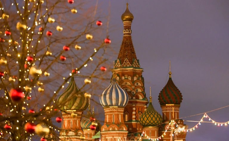 Собянин: украшение Москвы к праздникам важно для поддержания морального духа