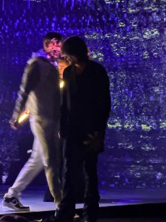 Темный принц получил награду, выступая в темноте