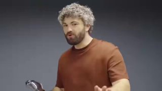 Блогер спровоцировал робота на выстрел в себя