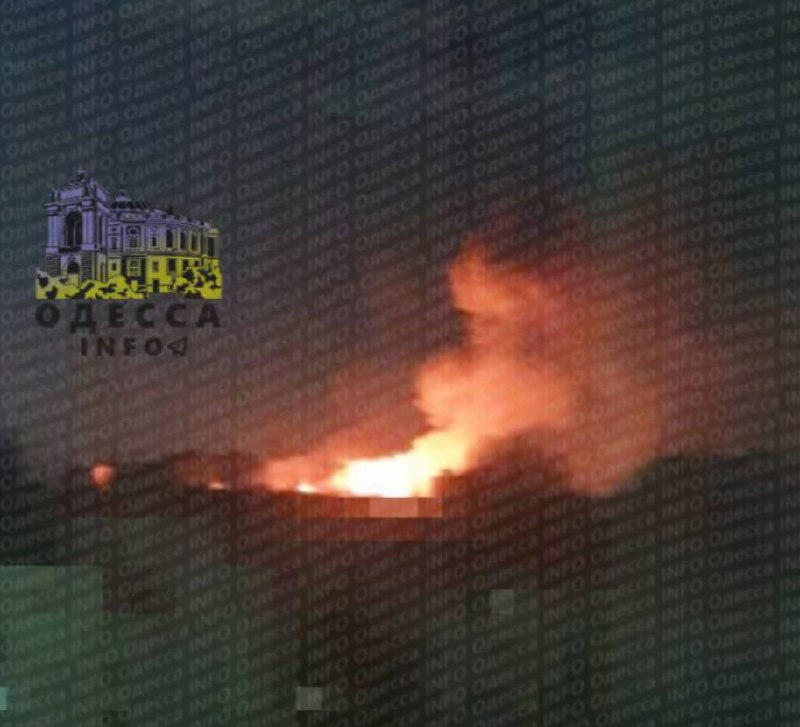 В Одессе после ударов произошел пожар и отключения электричества